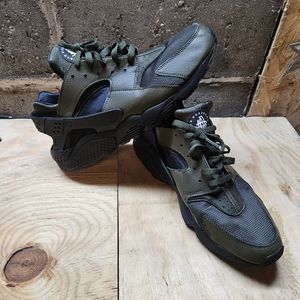Nike huarache shoes for men size 13